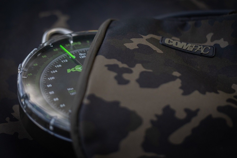 Korda Obal Na Váhu Compac Scales Pouch Dark Kamo (1)